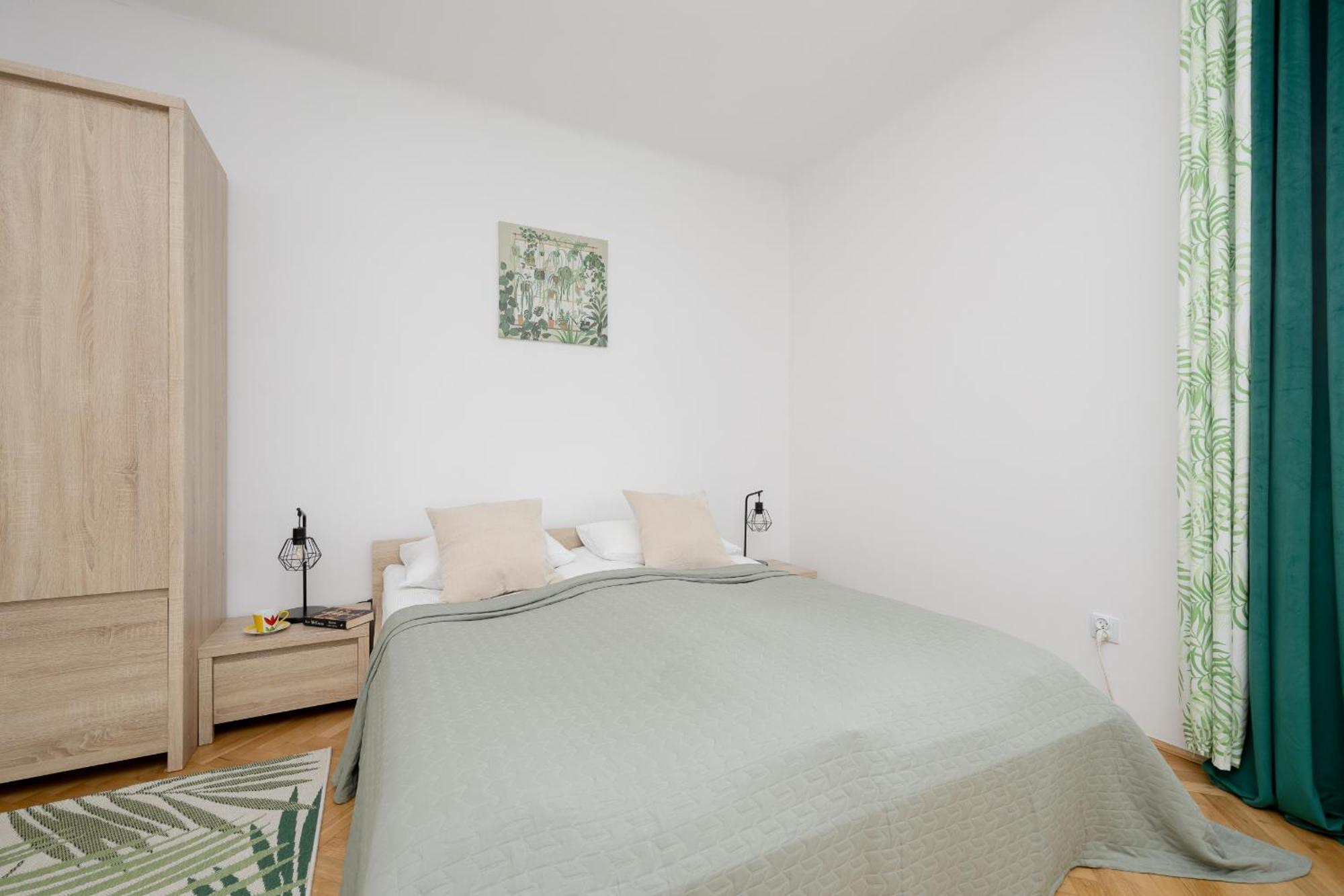 Spacious Apartment For 6 People Near The Old Town By Noclegi Renters Warschau Buitenkant foto