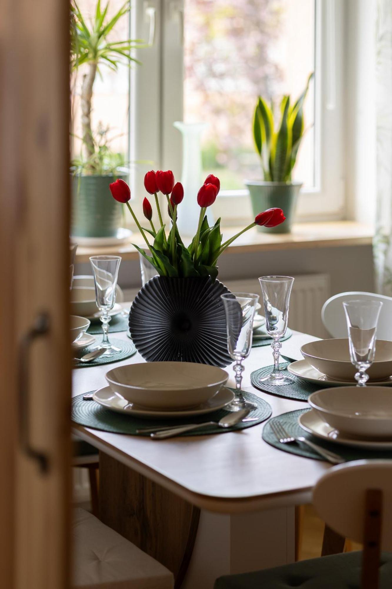 Spacious Apartment For 6 People Near The Old Town By Noclegi Renters Warschau Buitenkant foto