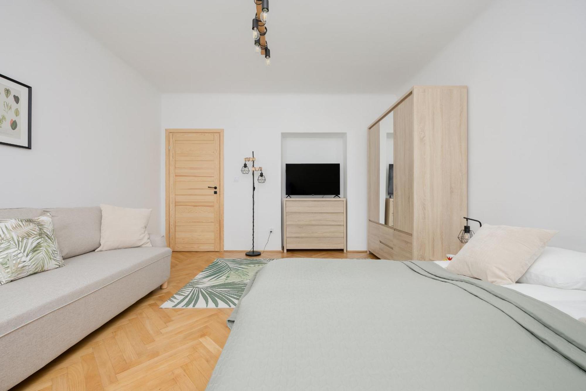 Spacious Apartment For 6 People Near The Old Town By Noclegi Renters Warschau Buitenkant foto